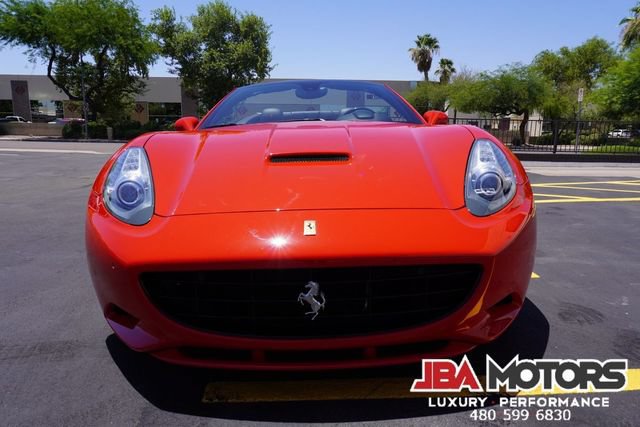 Used 2014 Ferrari California RWD image 91