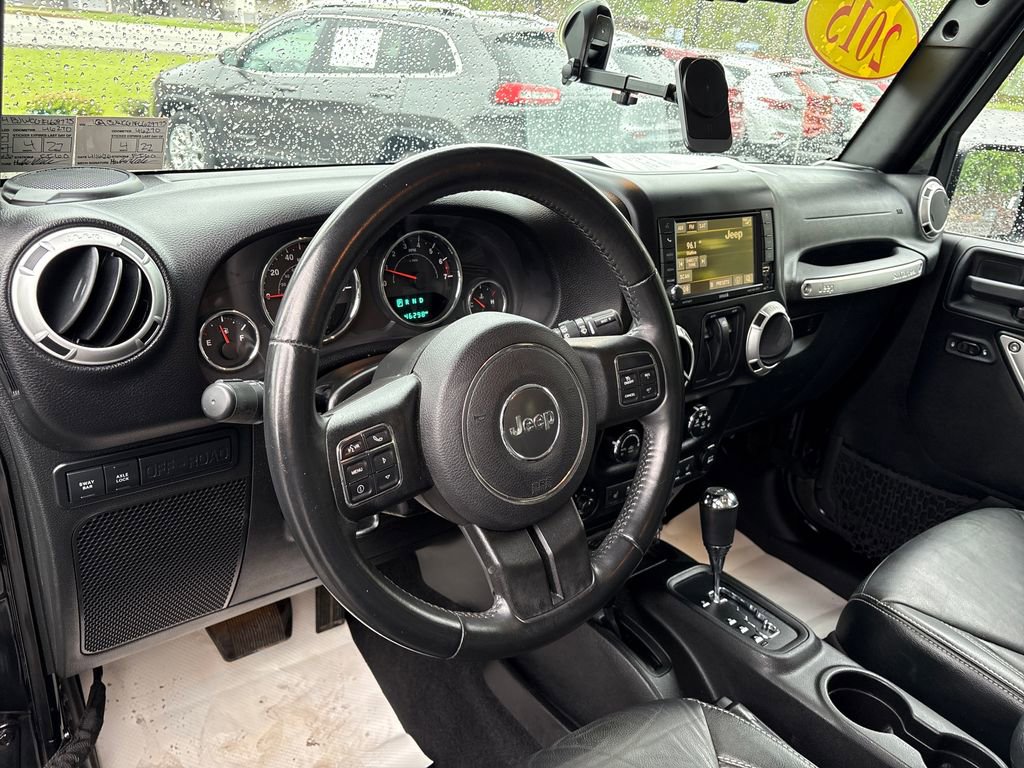 Used 2015 Jeep Wrangler Rubicon w/ Power Convenience Group AWD/4WD image 11