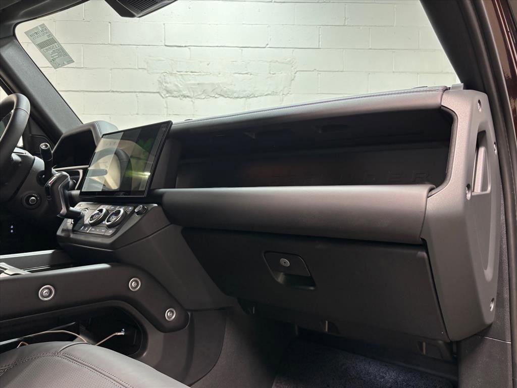 New 2026 Land Rover Defender 130 X-Dynamic SE AWD/4WD image 30