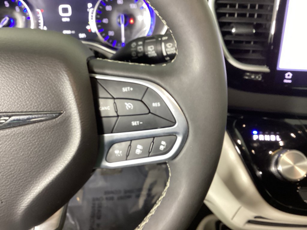 Used 2024 Chrysler Pacifica Touring-L image 21