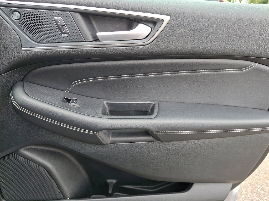 Used 2024 Ford Edge Titanium image 10