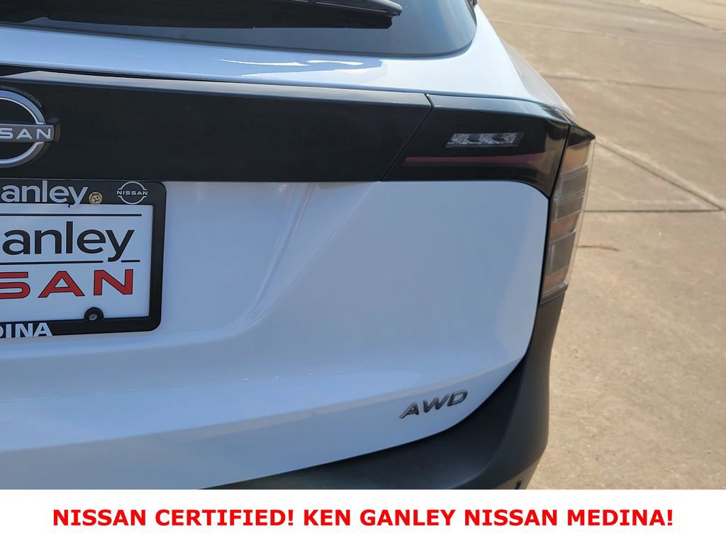 Certified 2025 Nissan Kicks SV AWD/4WD image 15