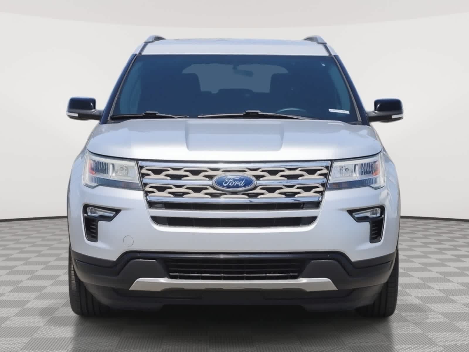Used 2018 Ford Explorer XLT w/ Equipment Group 201A AWD/4WD image 2