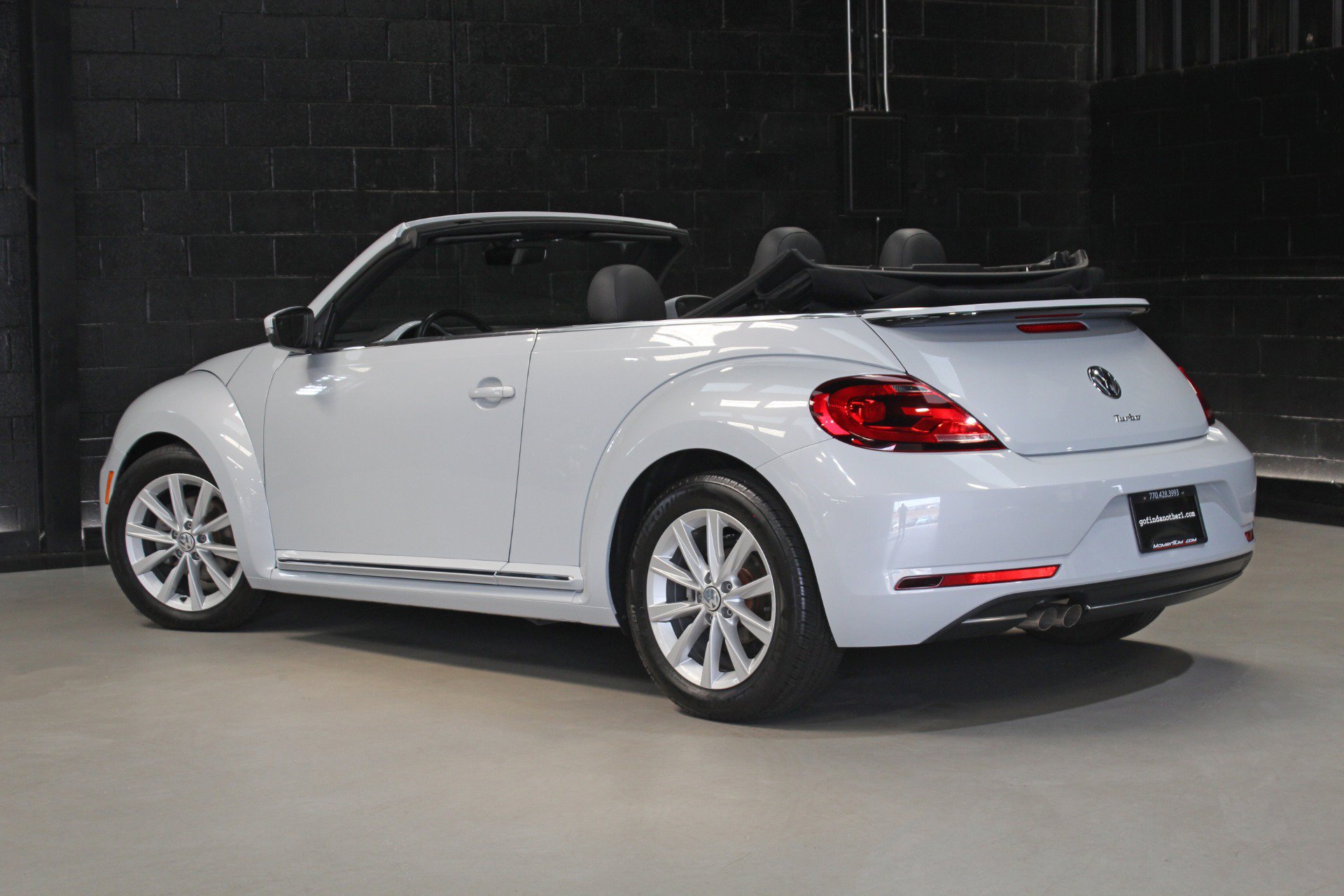 Used 2018 Volkswagen Beetle 2.0T SE FWD image 14