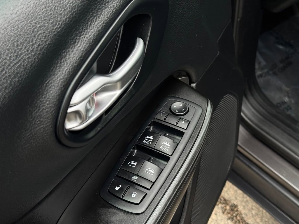 Used 2014 Jeep Cherokee Limited AWD/4WD image 20