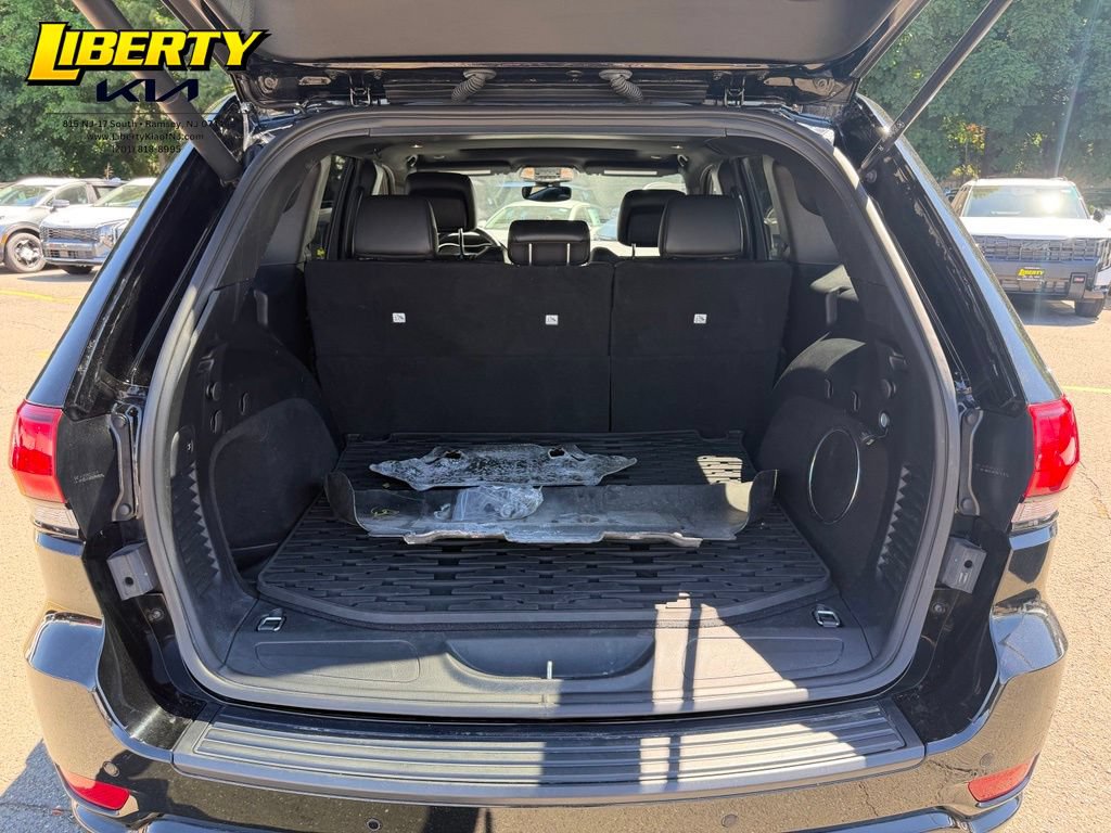 Used 2020 Jeep Grand Cherokee Altitude AWD/4WD image 11