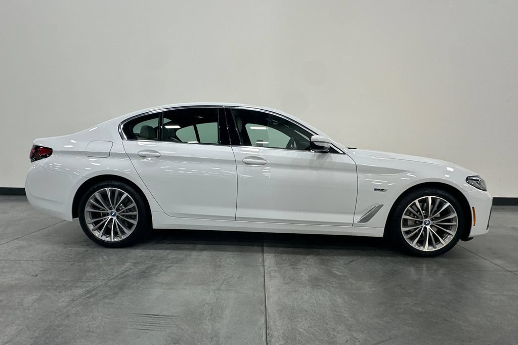 Used 2023 BMW 530e w/ Premium Package RWD image 3