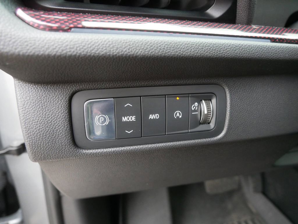 Used 2024 Chevrolet Traverse RS image 18