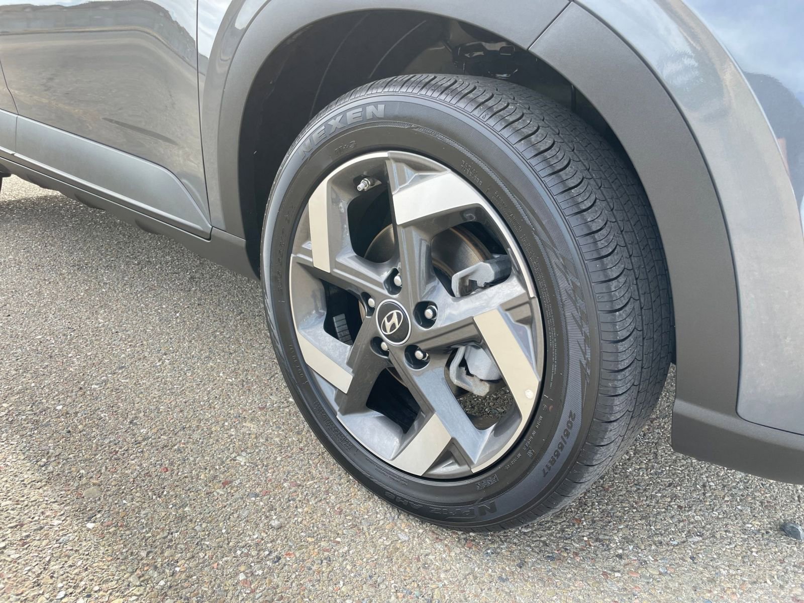 Used 2025 Hyundai Venue SEL image 31