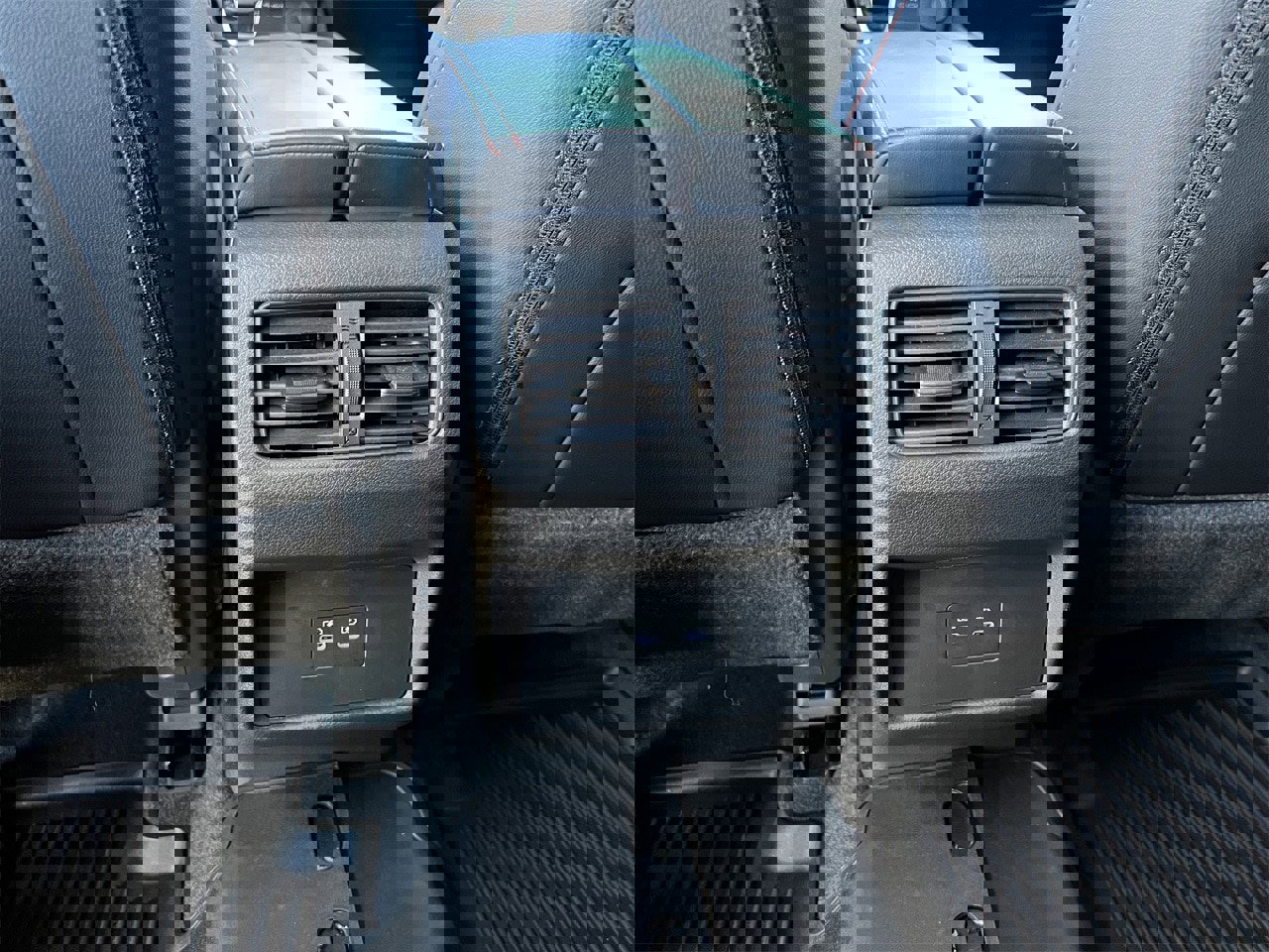 Certified 2025 Nissan Rogue SV image 25