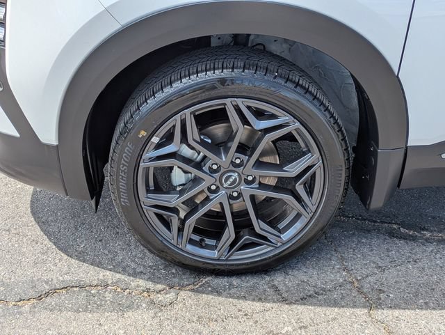 Certified 2025 Nissan Kicks SR w/ Interior Electronics Package FWD image 14