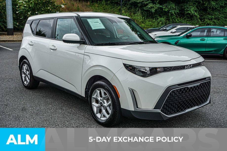 Used 2025 Kia Soul LX w/ LX Technology Package FWD image 3