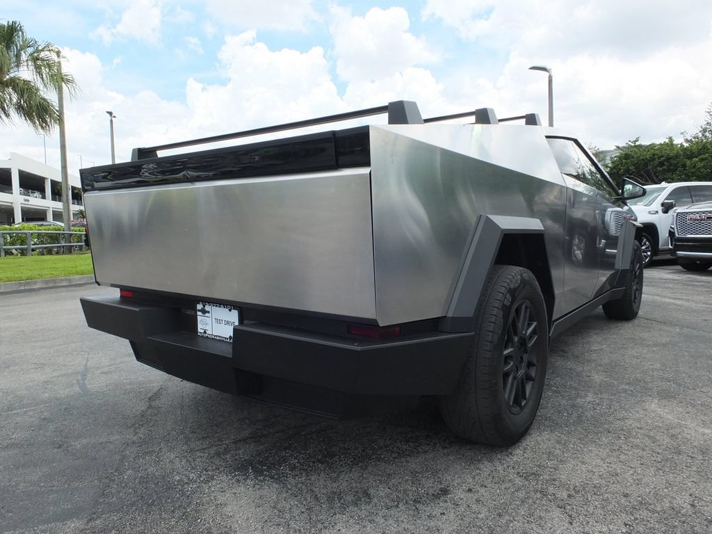 Used 2025 Tesla Cybertruck AWD Crew Cab image 9