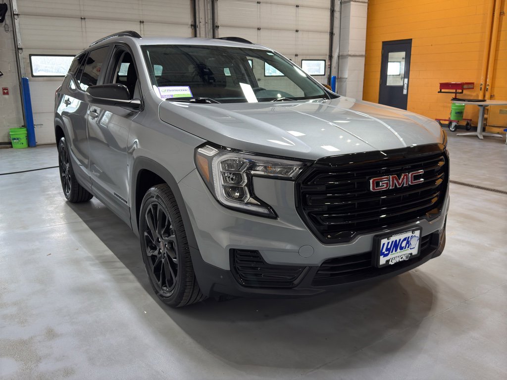 Used 2024 GMC Terrain SLE w/ Driver Convenience Package image 7