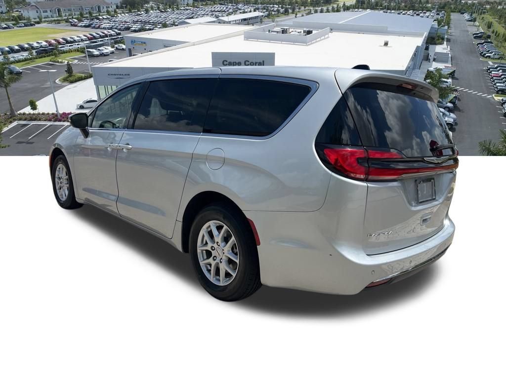 Used 2023 Chrysler Pacifica Touring-L FWD image 20