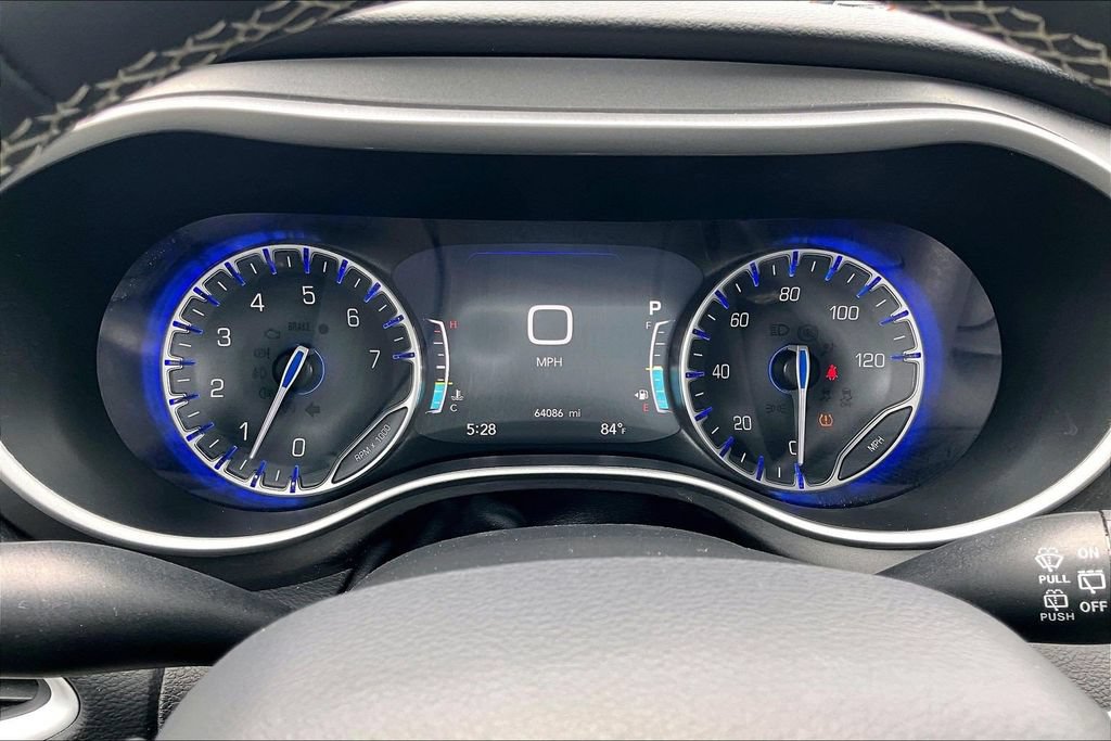 Used 2024 Chrysler Pacifica Touring-L FWD image 13
