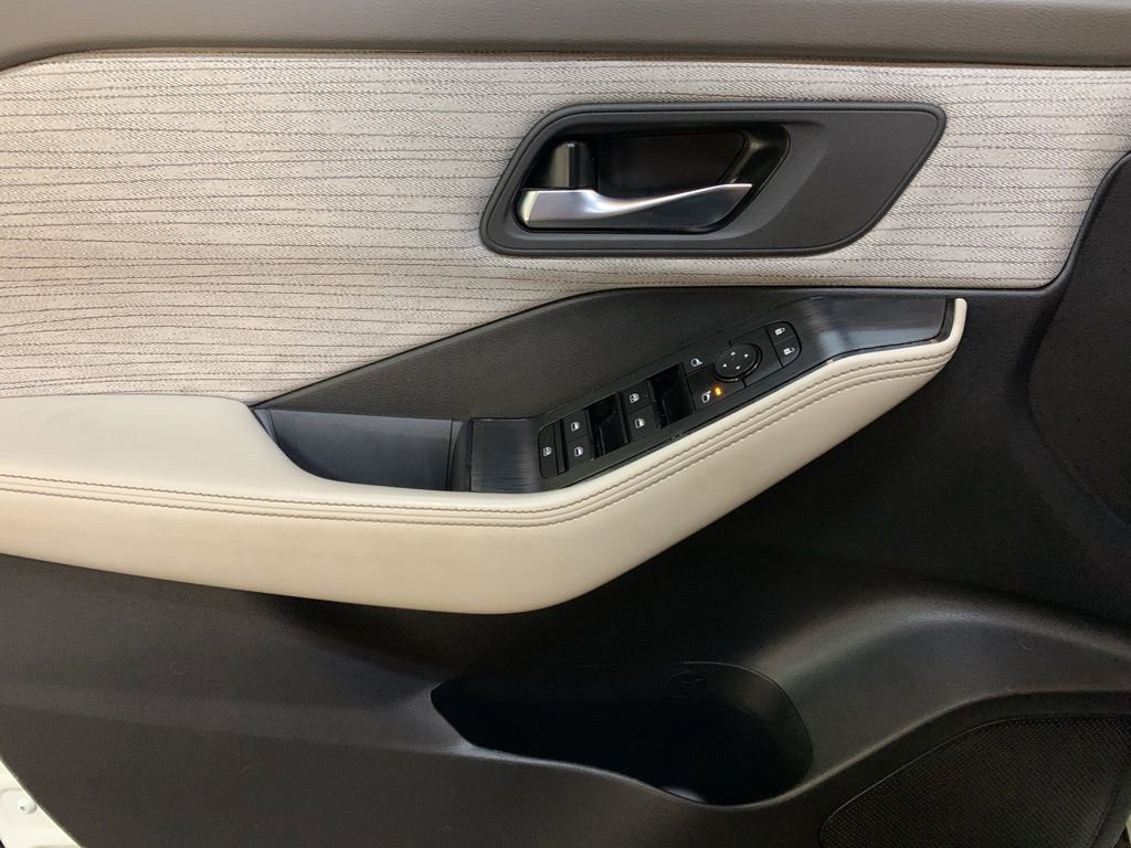 Used 2023 Nissan Rogue SV image 11