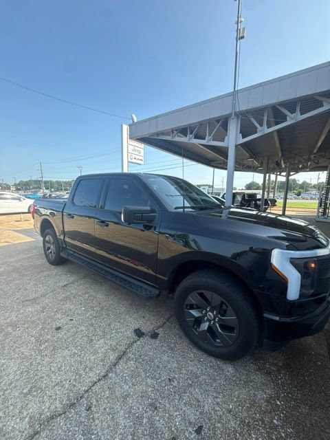 Used 2025 Ford F150 Lightning XLT AWD/4WD image 3