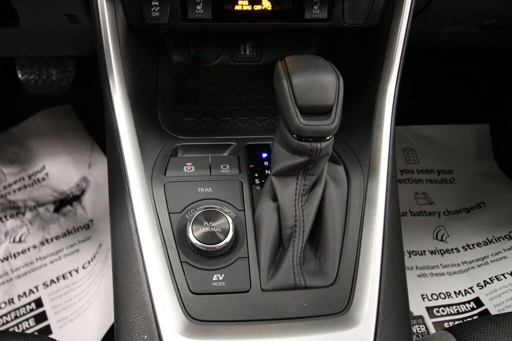 Used 2025 Toyota RAV4 XLE w/ Convenience Package image 16