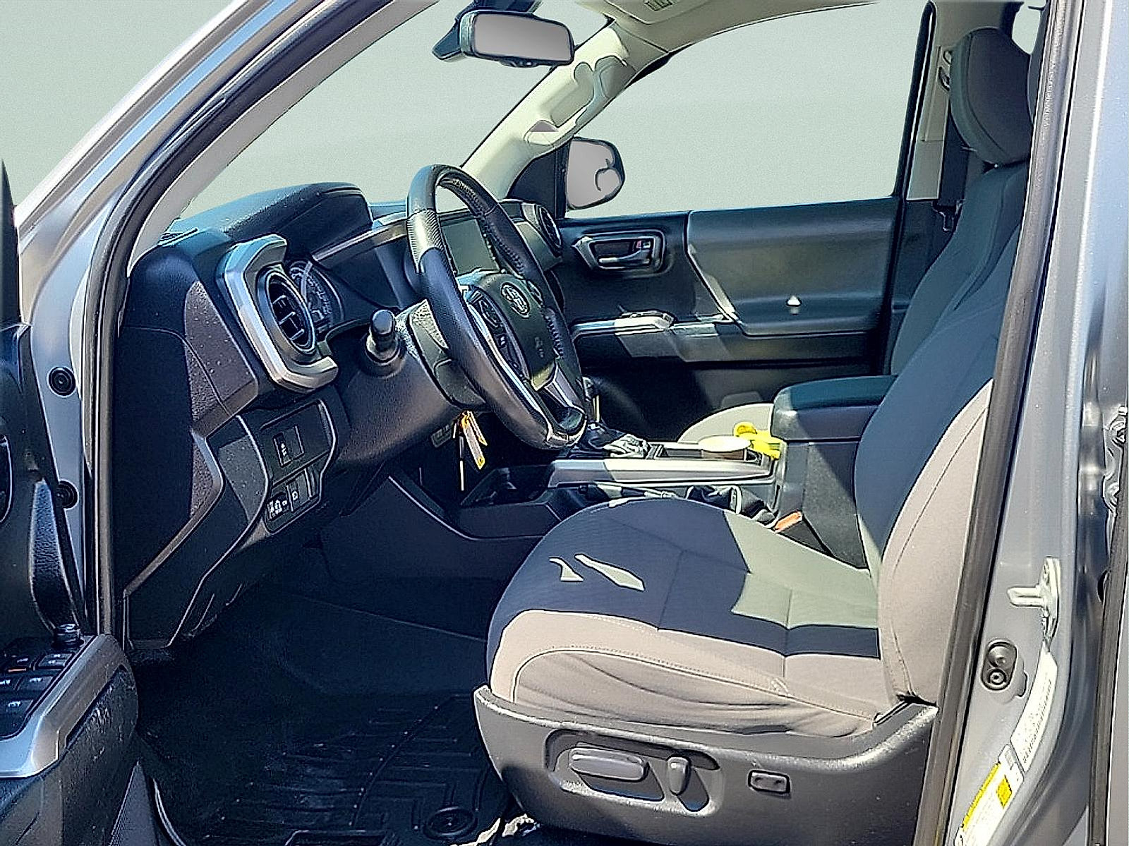 Used 2021 Toyota Tacoma SR5 AWD/4WD image 13