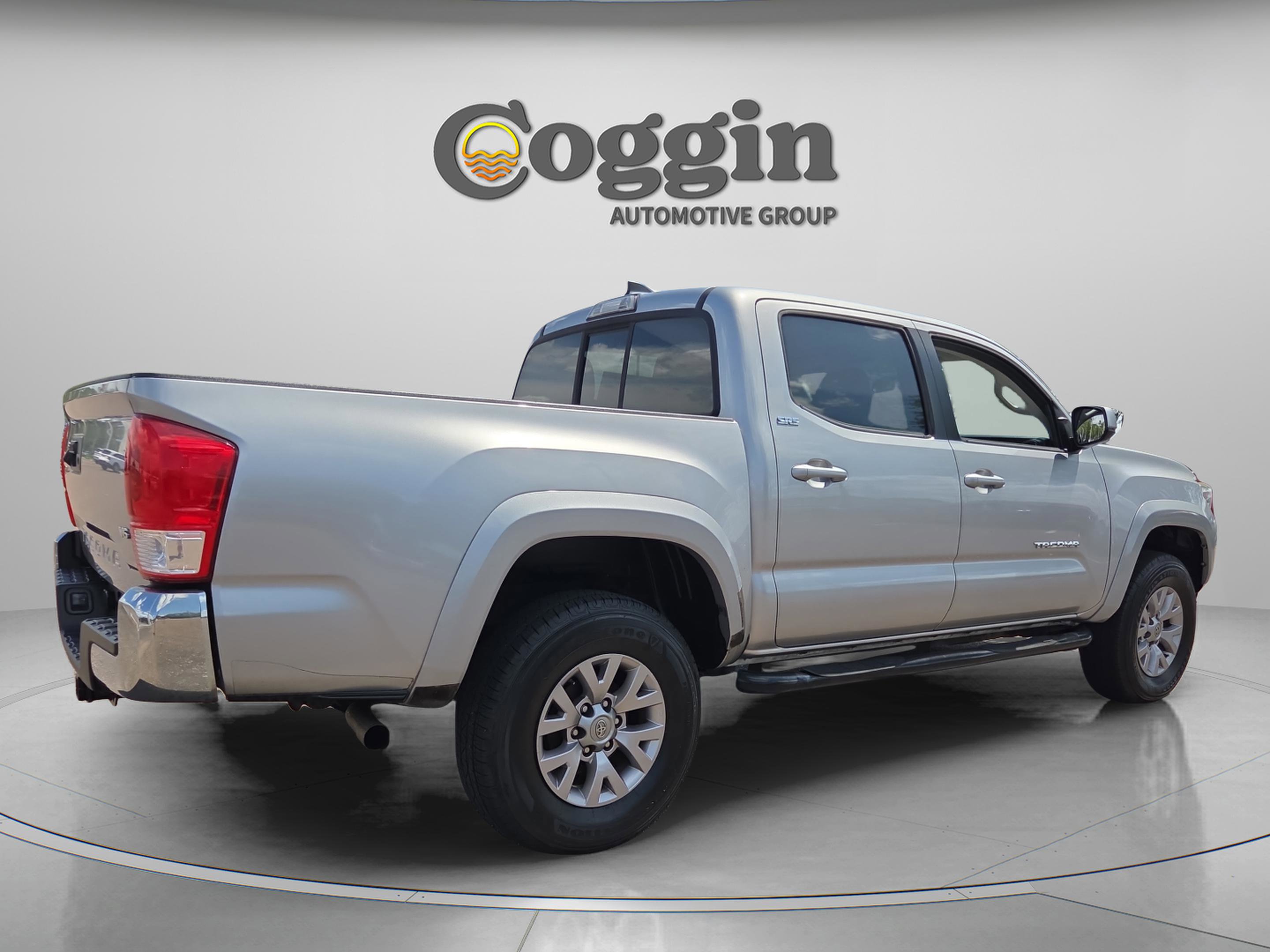 Used 2017 Toyota Tacoma SR5 w/ Tow Package RWD image 5
