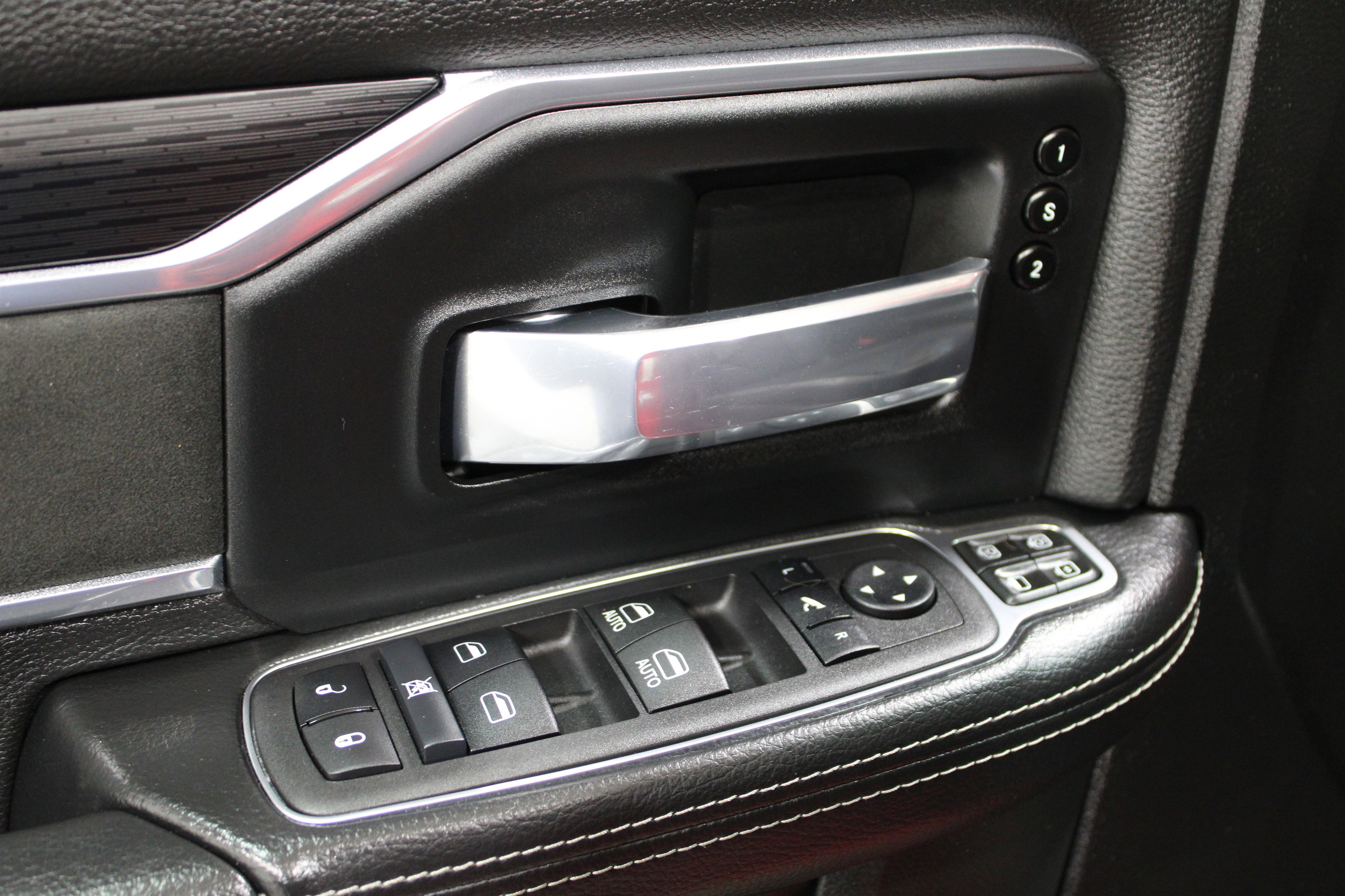 Used 2024 RAM 2500 Laramie w/ Night Edition image 7