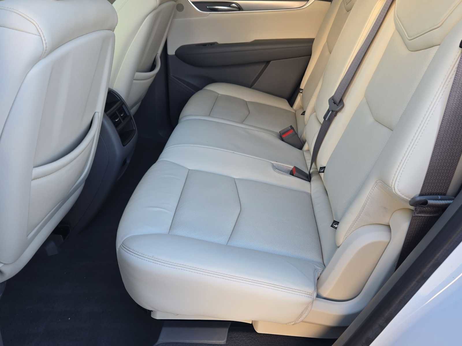 Used 2018 Cadillac XT5 Luxury w/ Driver Awareness Package image 12