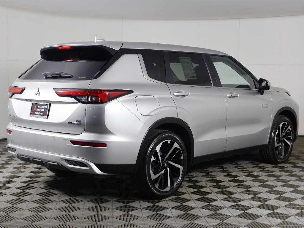 Used 2024 Mitsubishi Outlander SE image 12