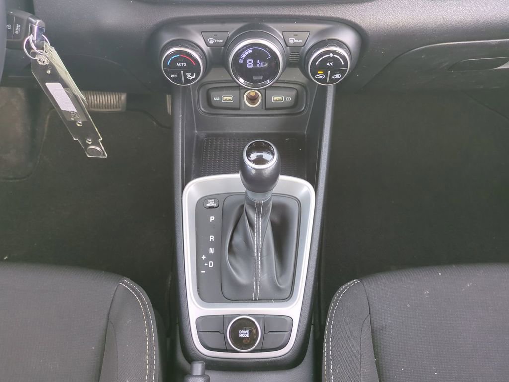 Used 2022 Hyundai Venue SEL image 19