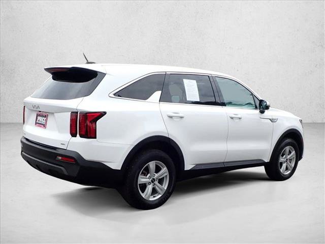 Used 2023 Kia Sorento LX AWD/4WD image 4