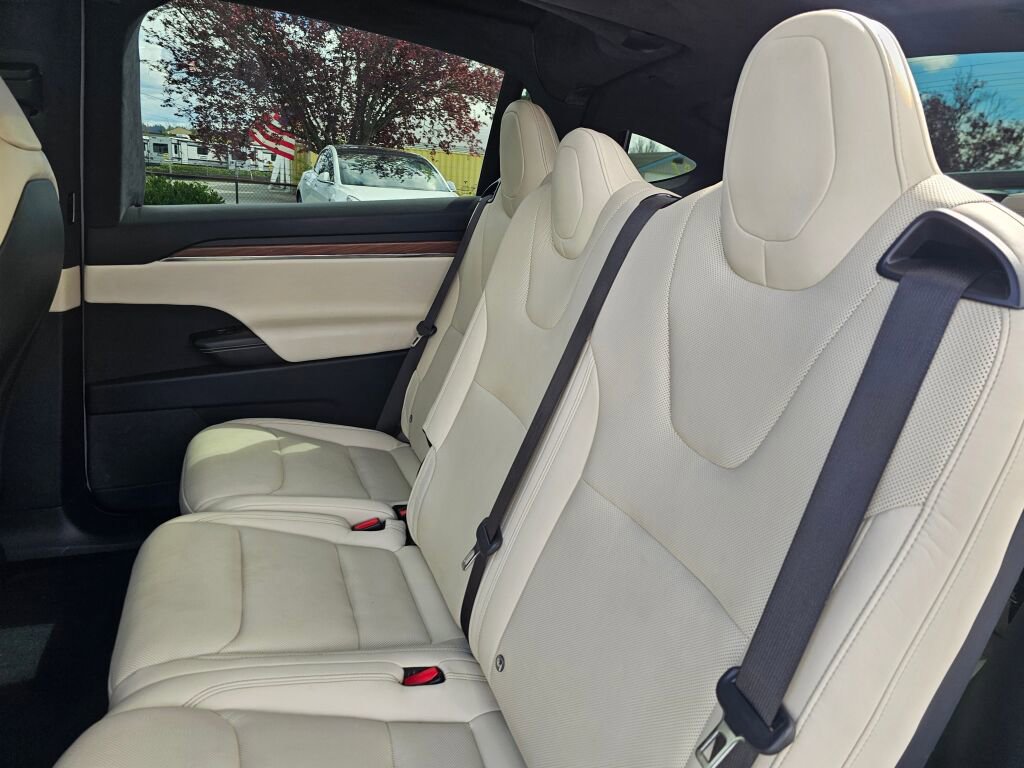 Used 2022 Tesla Model X image 21