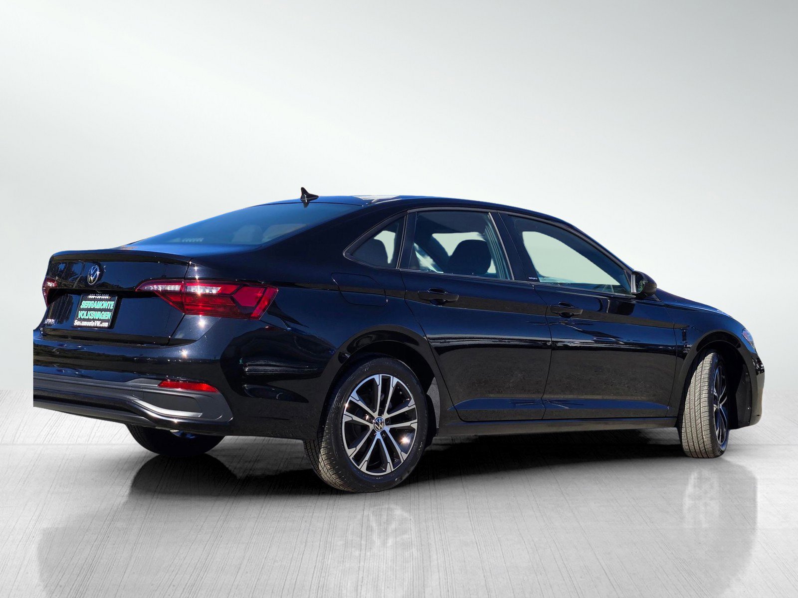 Used 2024 Volkswagen Jetta Sport image 4