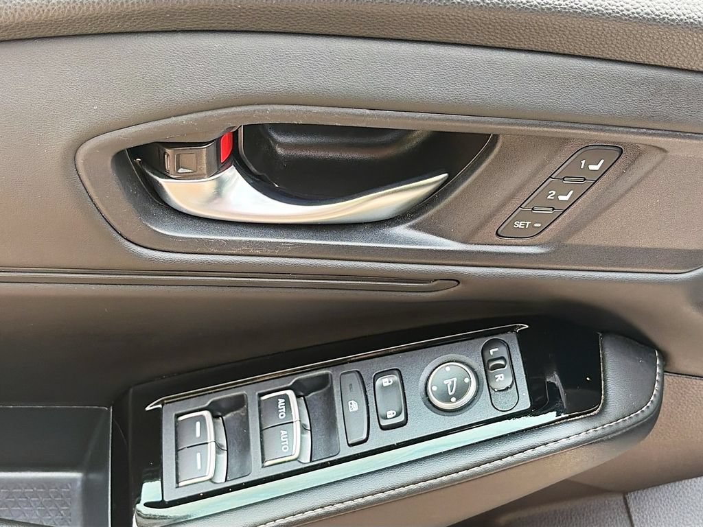 Used 2023 Honda Accord Touring image 17