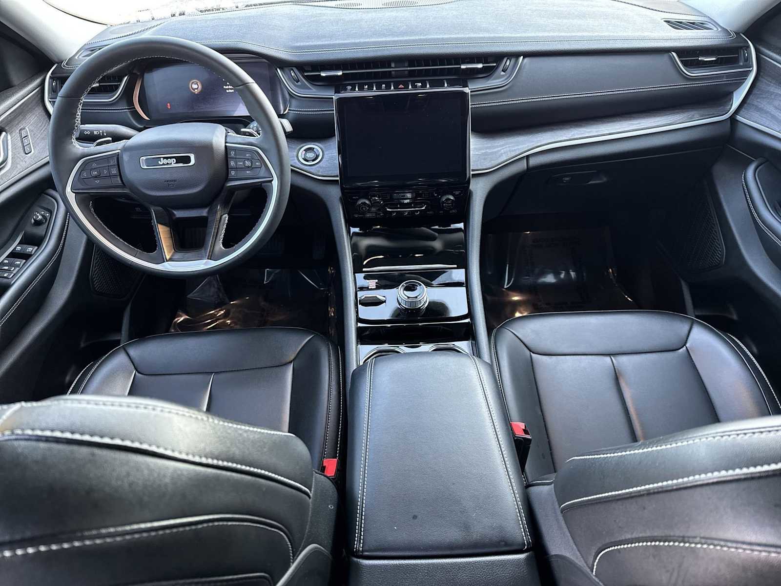 Used 2023 Jeep Grand Cherokee L Limited w/ Black Appearance Package image 15