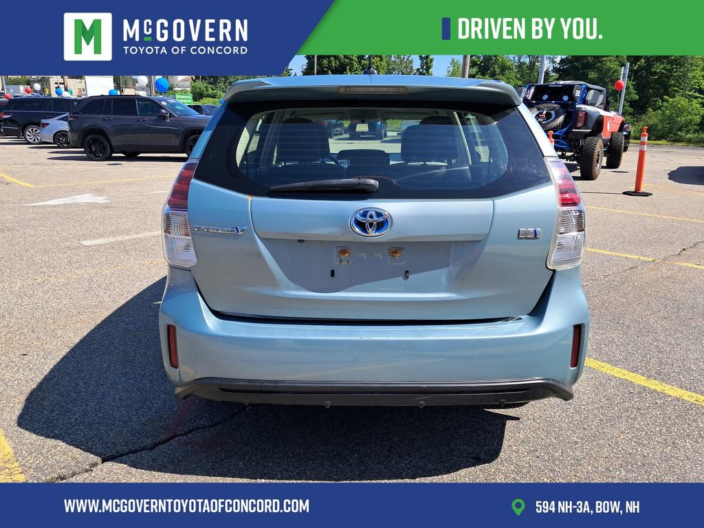 Used 2017 Toyota Prius V Three FWD image 4