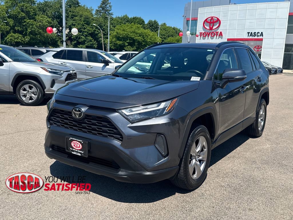 Used 2022 Toyota RAV4 XLE w/ Convenience Package AWD/4WD image 3