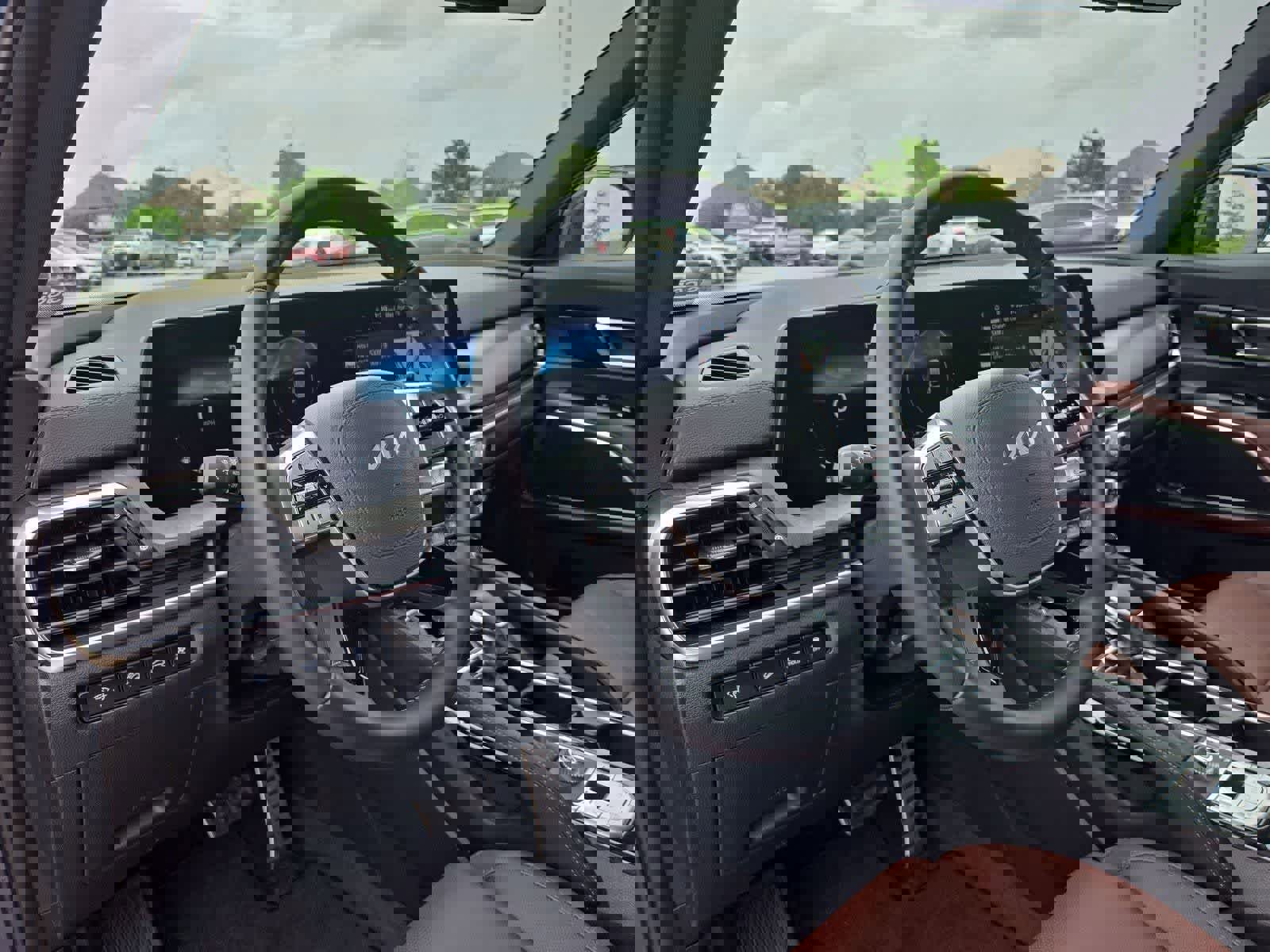 Certified 2025 Kia Telluride SX FWD image 2