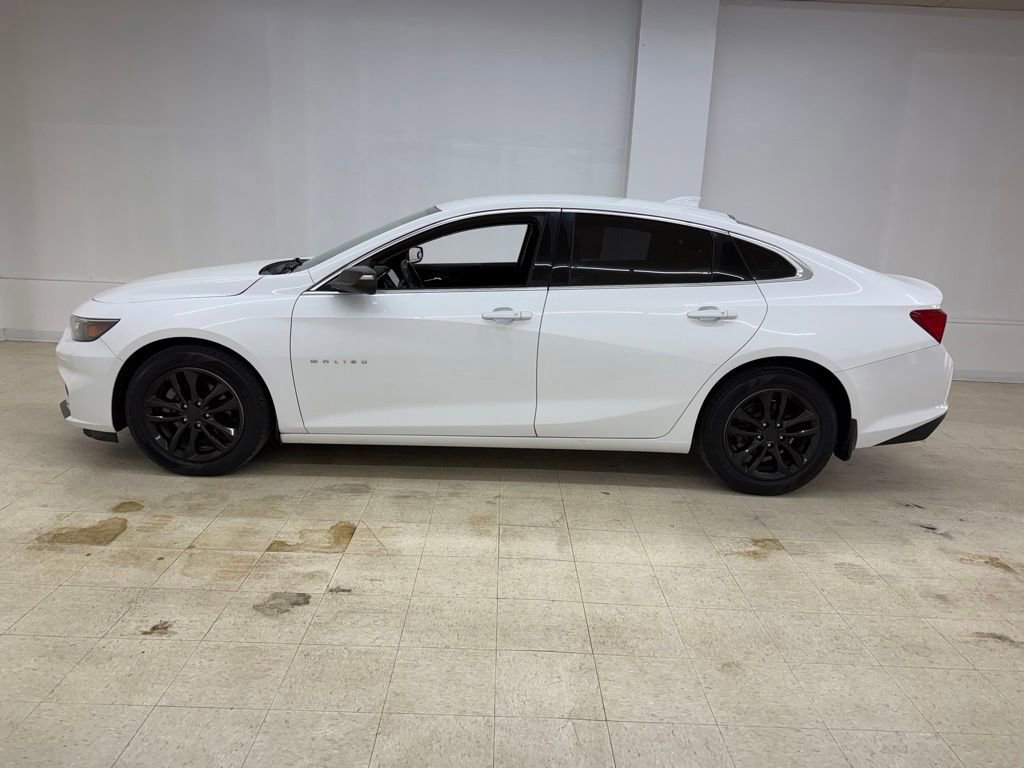 Used 2018 Chevrolet Malibu LT FWD image 2