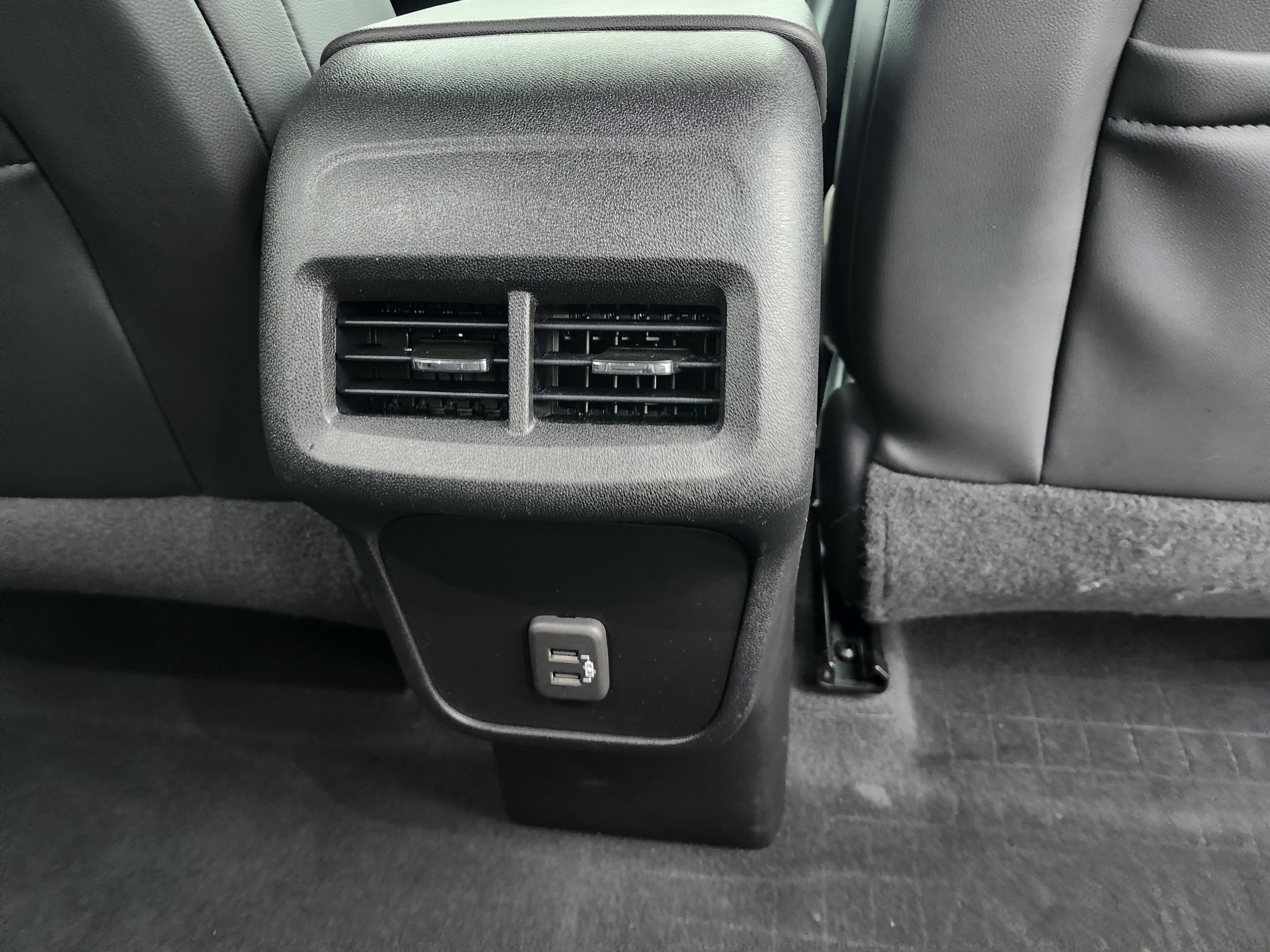 Used 2020 Chevrolet Equinox LT w/ Midnight Edition image 15