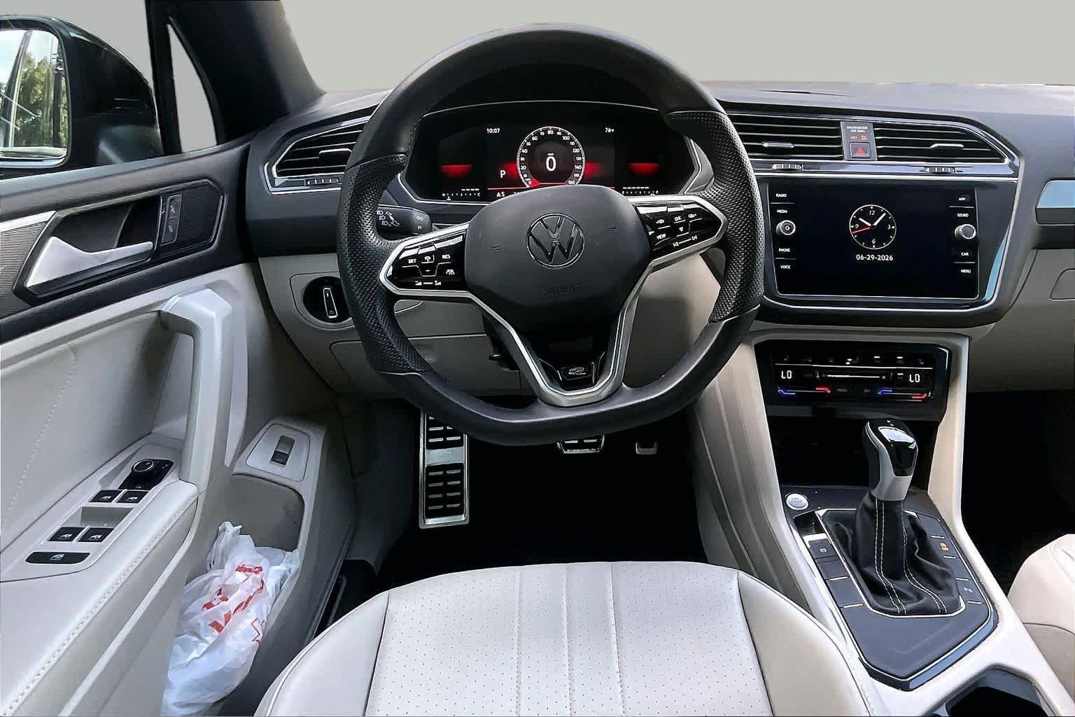 Used 2024 Volkswagen Tiguan SE R-Line FWD image 6