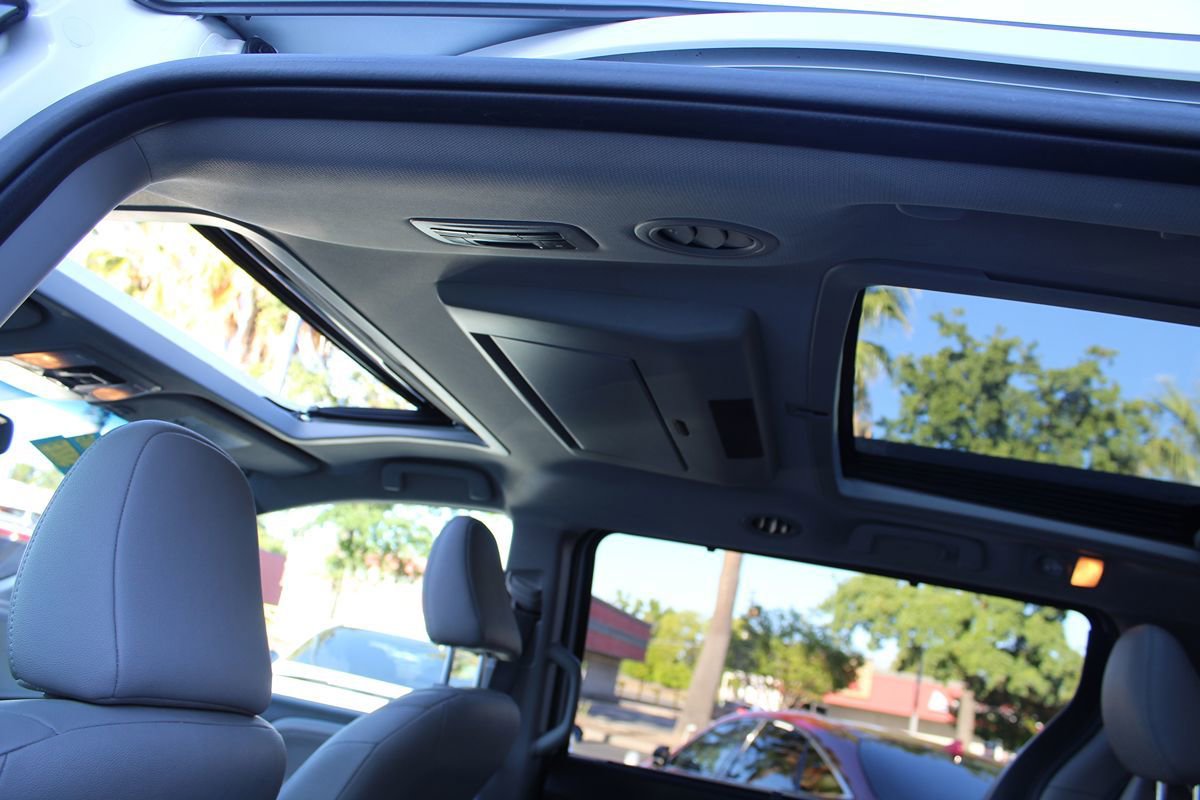 Used 2015 Toyota Sienna Limited Premium FWD image 27