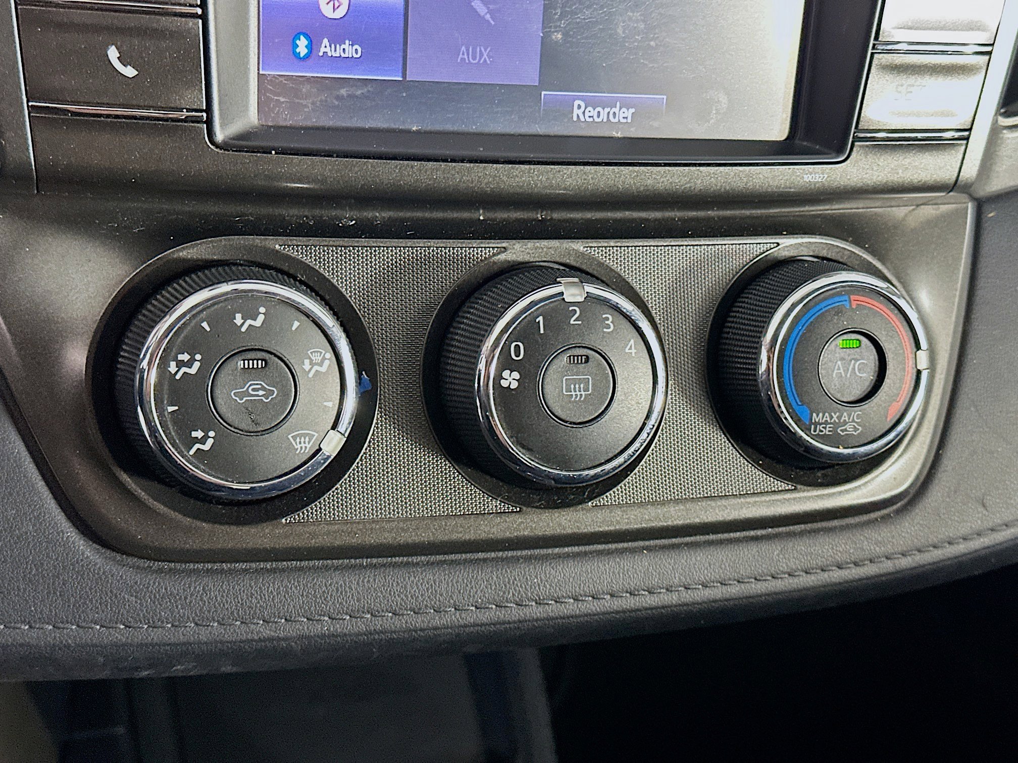 Used 2015 Toyota RAV4 LE FWD image 23