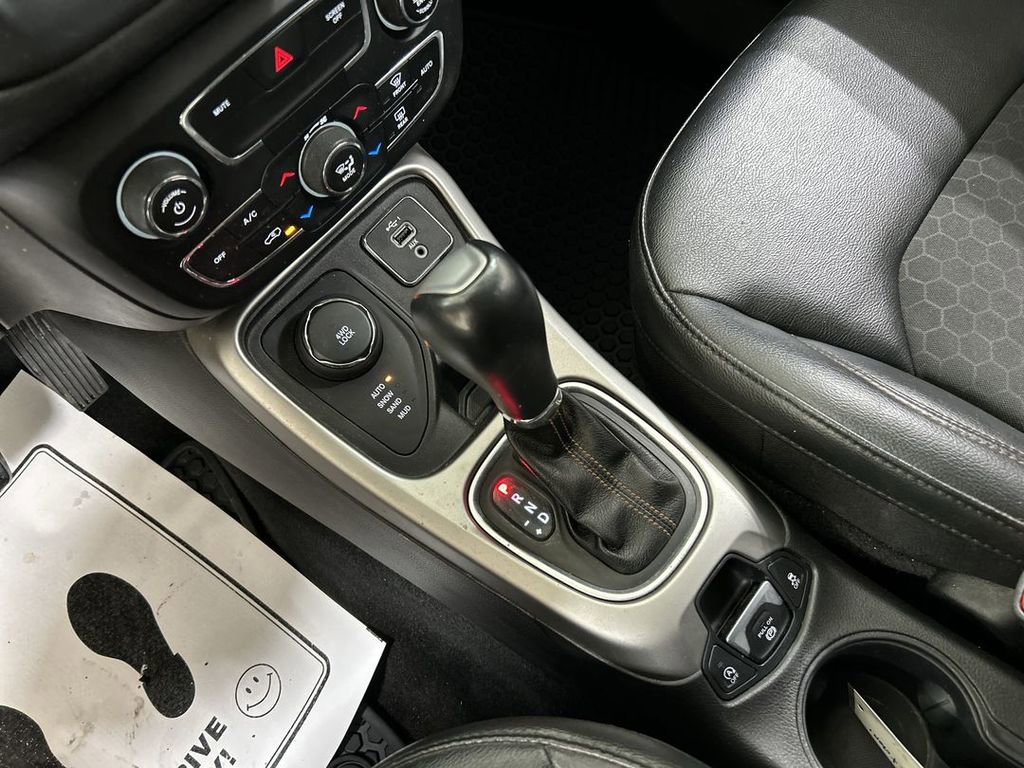 Used 2020 Jeep Compass Latitude w/ Cold Weather Group image 17