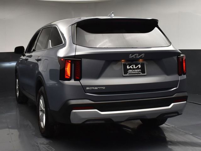 Certified 2025 Kia Sorento LX image 6