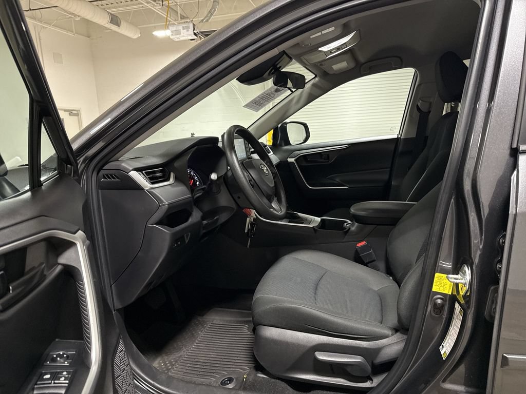 Used 2022 Toyota RAV4 LE FWD image 19