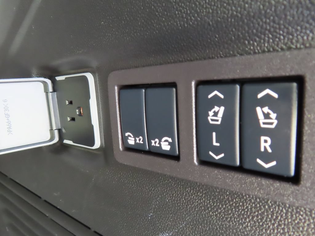 Certified 2024 GMC Yukon AT4 AWD/4WD image 18