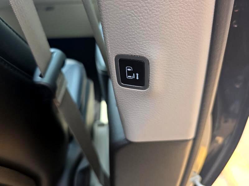 Used 2024 Chrysler Pacifica Touring-L image 26
