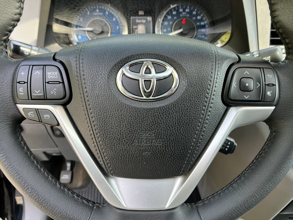 Used 2017 Toyota Sienna XLE Premium AWD/4WD image 14