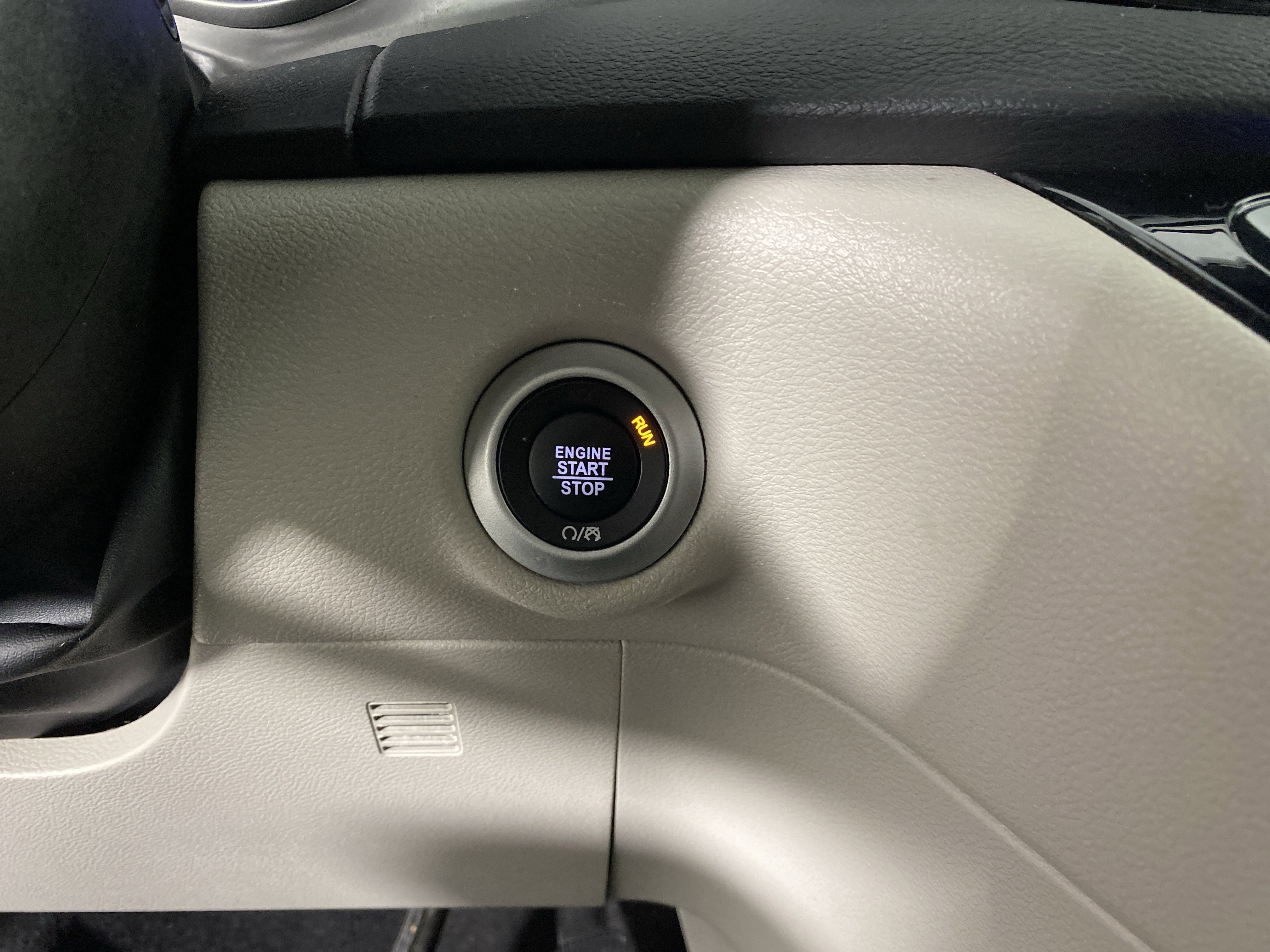 Used 2024 Chrysler Pacifica Touring-L image 25