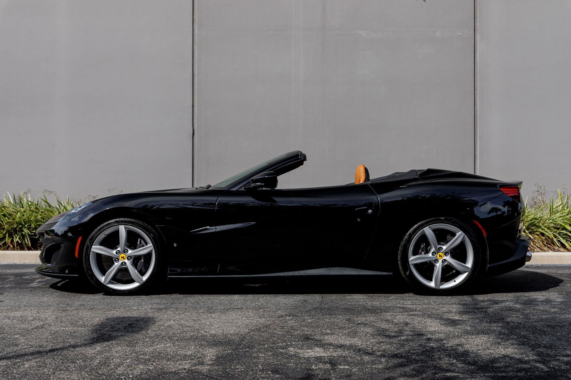 Used 2019 Ferrari Portofino RWD image 2
